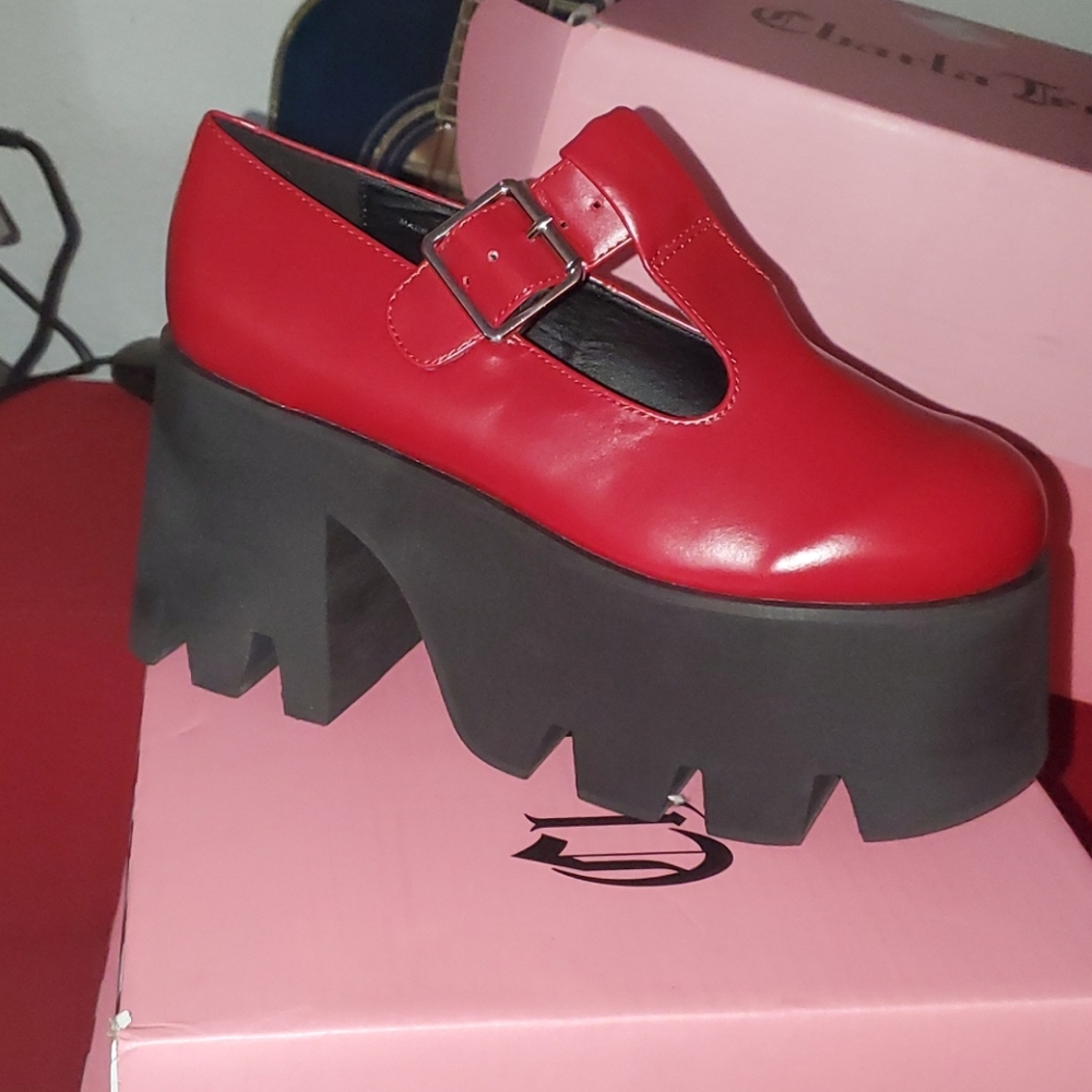 NWB Red Charla Tedrick tee platform Mary Janes